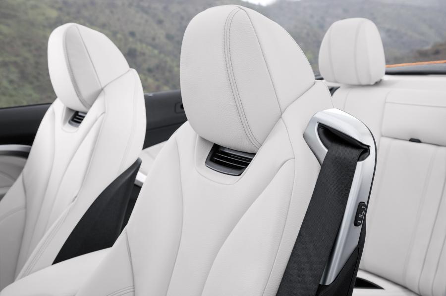 Детали интерьера BMW 430i Convertible Luxury Line 2017 года  (WW) (фото 31 из 60)